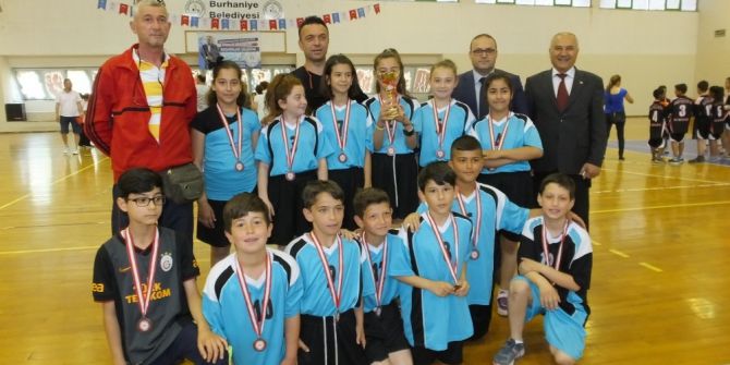 Burhaniye’de Geleneksel Çocuk Oyanları Şenliği Yapıldı