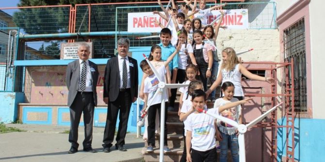 Öğrencilerin Tartışmalı ‘Yenilenebilir Enerji’ Paneli