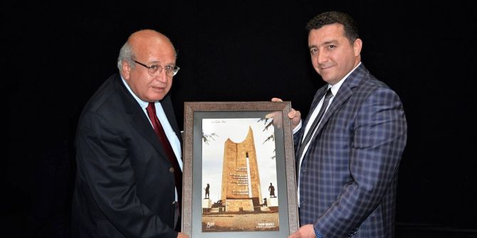 Eğitimci Ve Tv Programcısı Cihat Şener Bozüyük’te Öğrencilerle Buluştu