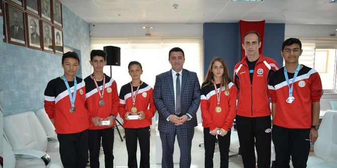 Atletizmde Dereceye Giren Sporculara Madalyaları Takdim Edildi