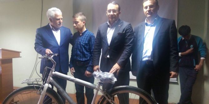 Başarılı Ve İhtiyaç Sahibi 140 Öğrenciye Bisiklet Dağıtıldı