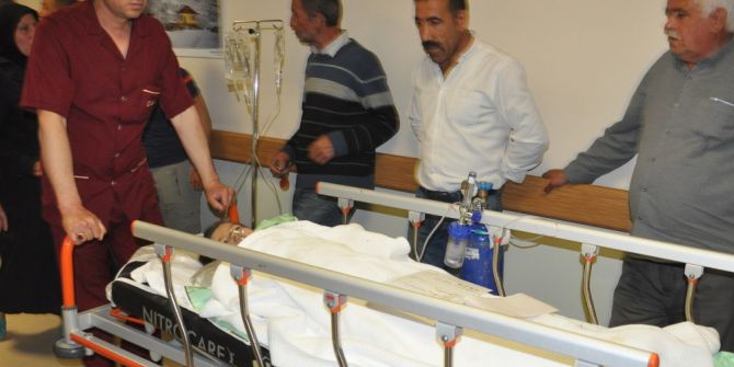 Dereye Düşen 2 Kişi Son Anda Kurtarıldı