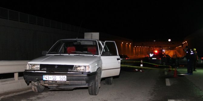 Kazadan Yaralı Kurtuldu, Yardım Beklerken Otomobilin Altında Kaldı