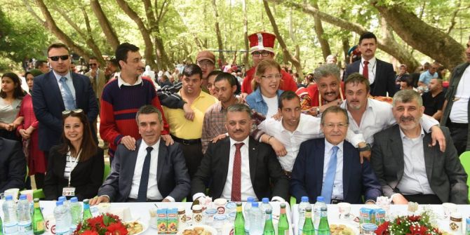 Başkan Uğur Ve Vali Yazıcı Engelliler İle Piknikte Buluştu