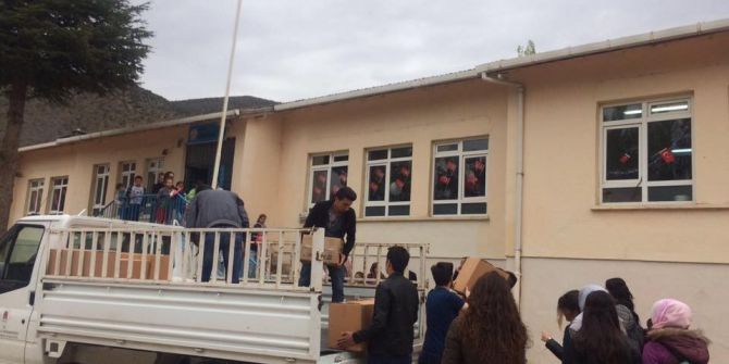 Üniversitelilerden Köy Okullarına Kıyafet Yardımı