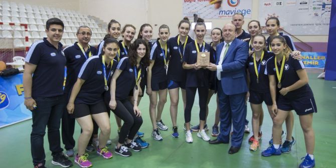 Yaşar’ın Gümüş Kızları Türkiye İkincisi