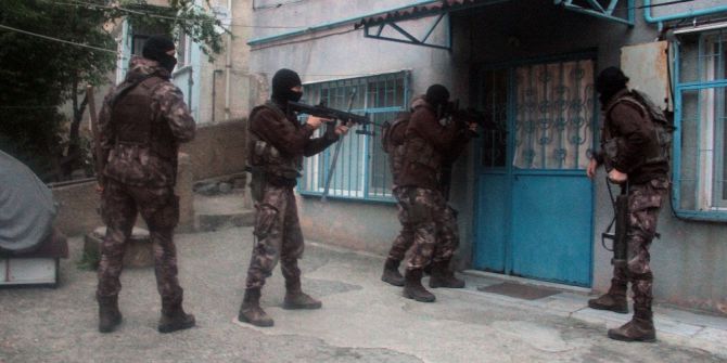 Narkotik Operasyonuna Tıraş Olurken Yakalandı