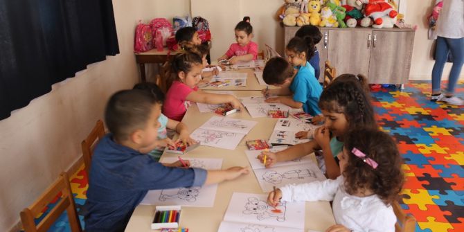 Akdeniz Belediyesi’nden Kreş Öğrencilerine Boyama Kitabı Ve Kalem Seti