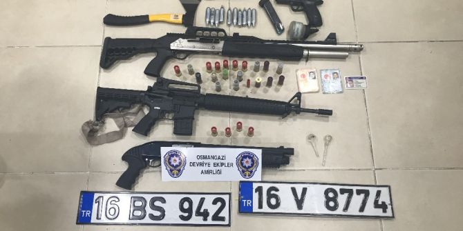 Cephanelik Gibi Araç Yakalandı, 3 Kişi Gözaltına Alındı