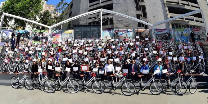 ‘Çocuk Gözüyle Lale’ Resim Yarışmasının Galipleri Ödüllendirildi