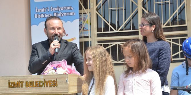 Başkan Doğan Bisiklet Dağıtmaya Devam Ediyor