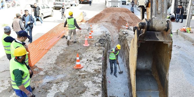 Büyükşehir’in Karabağlar’a Su Baskınlarını Önleme Yatırımı Sürüyor