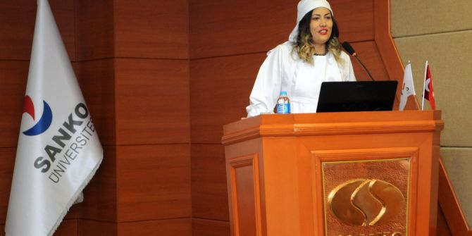 Kurtuluş Savaşında Kullanılan Hemşirelik Üniforması İle Kürsüye Çıktı