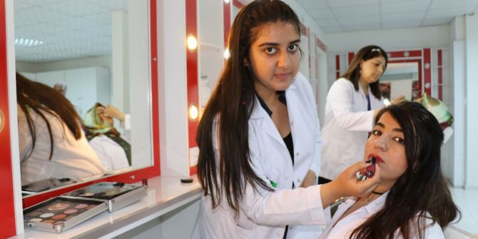 Genç Kızlar, Evlilikten Önce Ayakları Üzerinde Durmayı Hedefliyor