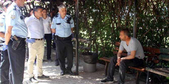 Aıds Hastasının Kanlı Eylemine Kimse Müdahale Edemedi