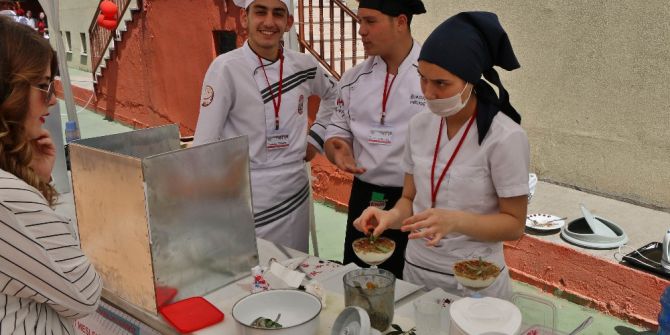 Balıkesir’de Yemek Yarışması Heyecanı