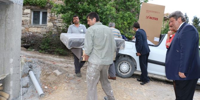 Yangında Evleri Zarar Gören Ailelere Büyükşehirden Destek