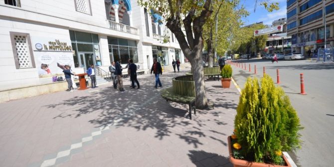 Iğdır Belediyesinden Oturma Bankları