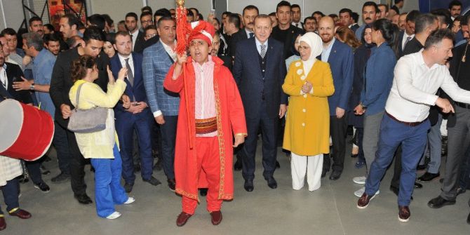 Cumhurbaşkanı Erdoğan, Gaziosmanpaşa Belediyesi Engelli Karma Mehteran Takımı’nı İlgiyle İzledi