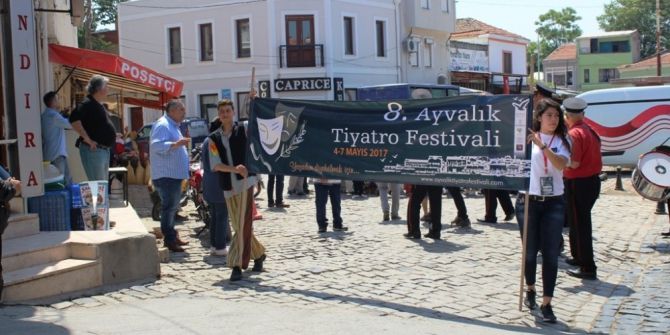 Ayvalık’ta Tiyatro Festivali Coşkusu