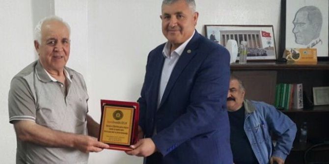 Kahta Ziraat Odasından Ziraat Mühendisine Teşekkür Plaketi