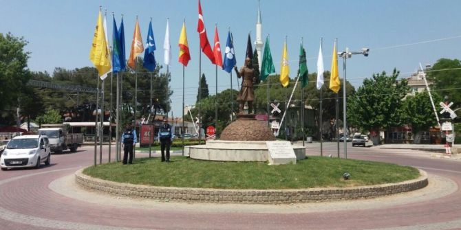 Saruhanlı’daki Bayraklar Yenilendi