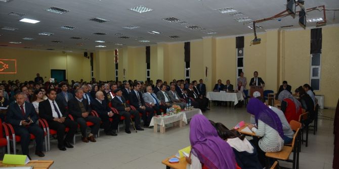 Vali Necati Şentürk Öğrencilerle Buluştu