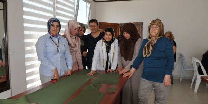 İzmek’te Yıl Sonu Sergileri Başlıyor