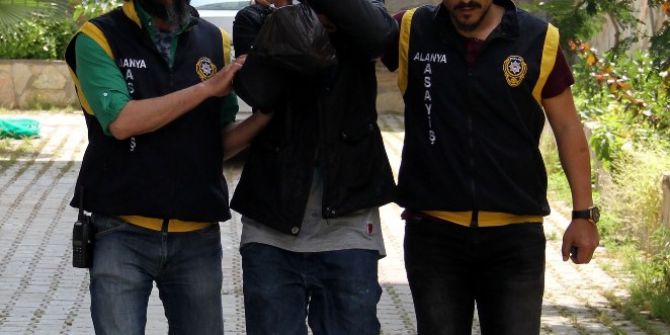 Çaldığı Telefondan Çektiği Fotoğraf Yakalattı