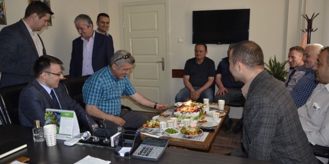 Başkan Muzaffer Yiğit’e Sürpriz Doğum Günü