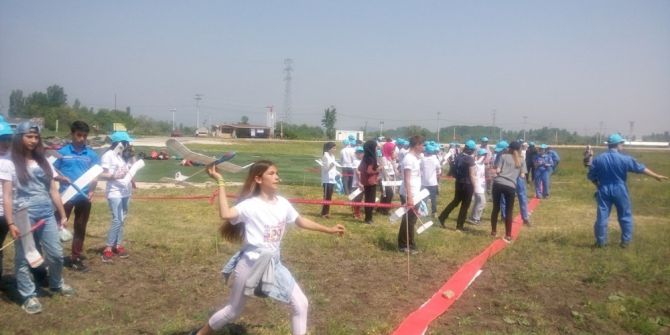 Spor Şenlikleri’nde Oryantiring Ve Model Uçak Heyecanı