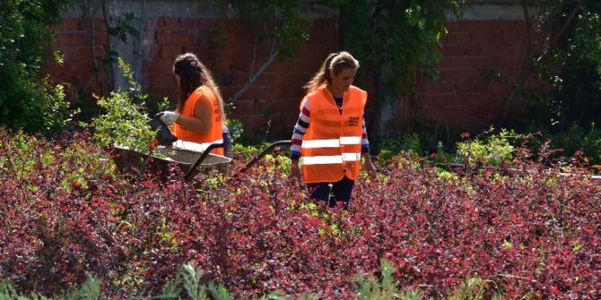 Nazilli’de Parklara Kadın Eli Değdi