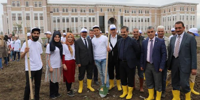 Aiçü’de 500 Ağaç Toprağa Ekildi