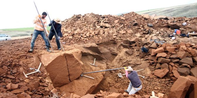 Gerçekten Ekmeklerini Taştan Çıkarıyorlar