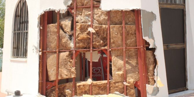 Parasını Alamadığını İddia Etti, Deniz Fenerini Tahrip Etti