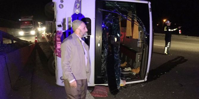 Geziye Giden Midibüs Devrildi: 23 Yaralı