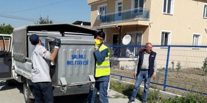 Salihli’de 14 Mahalleye 300 Çöp Konteyneri