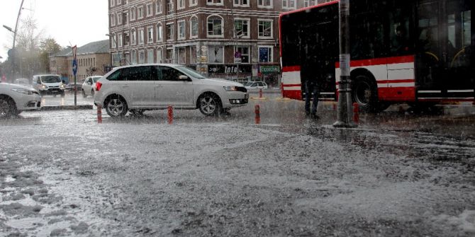 Erzurum’da Aniden Başlayan Dolu Hayatı Adeta Felç Etti
