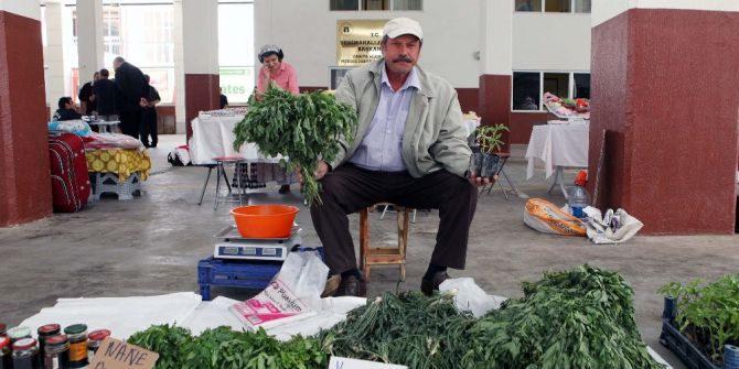 Yenimahalle’de ’El Emeği Ve Köylü Pazarı’ Açıldı