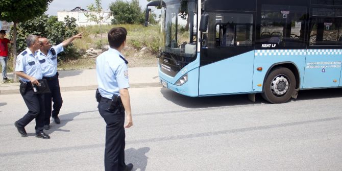 Antalya’da Kartsız Yolcu, Otobüsü Taşladı