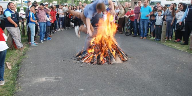 Hıdırellez Ateşinde Yanmaktan Son Anda Kurtuldular