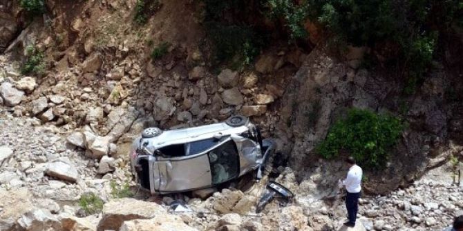 Otomobil Şarampole Yuvarlandı: 1 Yaralı