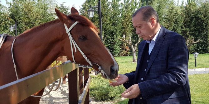 Başdanışmanı, Cumhurbaşkanı Erdoğan’ın Ata Binme Fotoğraflarını Paylaştı