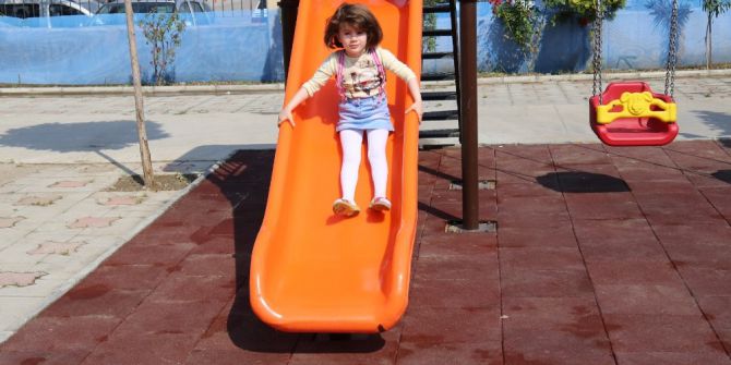 Turgutlu Yeni Çocuk Parklarıyla Renkleniyor