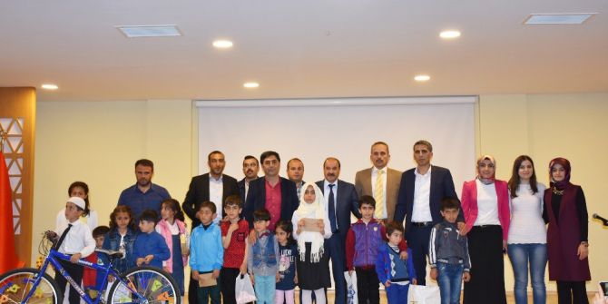 Genç’te Güzel ’Sure’ Okuyan Öğrenciler Ödüllendirildi