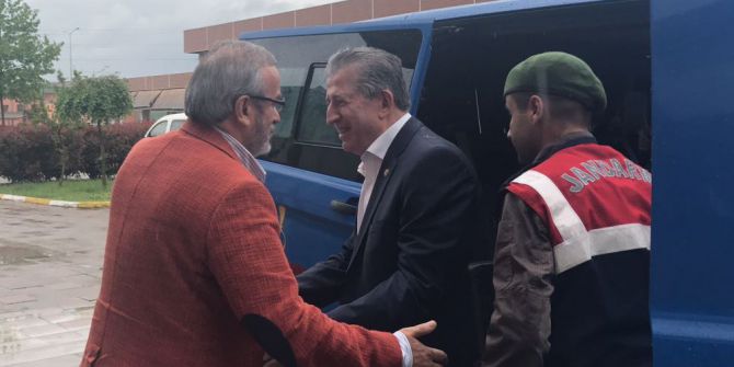 Eski Tbmm Başkanı Toptan Kaza Geçirdi