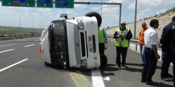 Tarım İşçilerini Taşıyan Minibüs Devrildi: 13 Yaralı