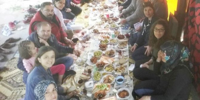 22 Kişilik Grubun Yakınındaki Ağaca Düşen Yıldırım Korkuttu