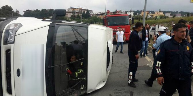 İskenderun’da Kontrolden Çıkan Araç Takla Attı: 5 Yaralı