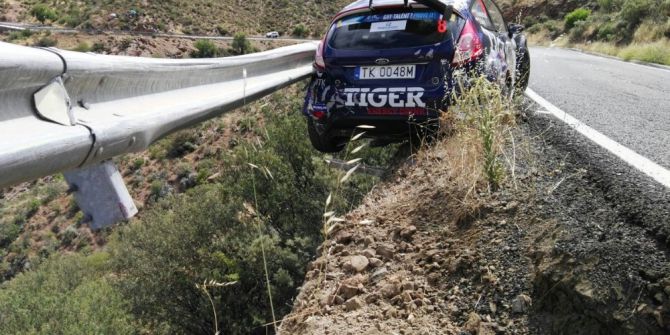 Ralli Otomobili Uçurma Yuvarlanmaktan Kıl Payı Kurtuldu